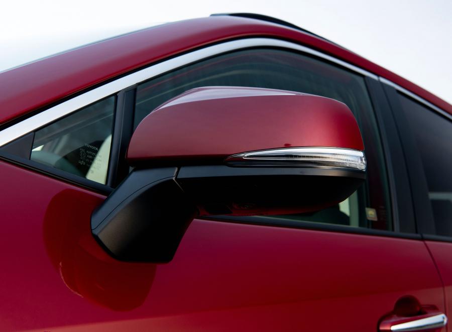 Детали экстерьера Toyota RAV4 Limited Hybrid 2018 года  (NA) (фото 16 из 40)